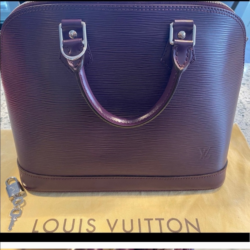 AUTHENTIC LOUIS VUITTON👜💜
